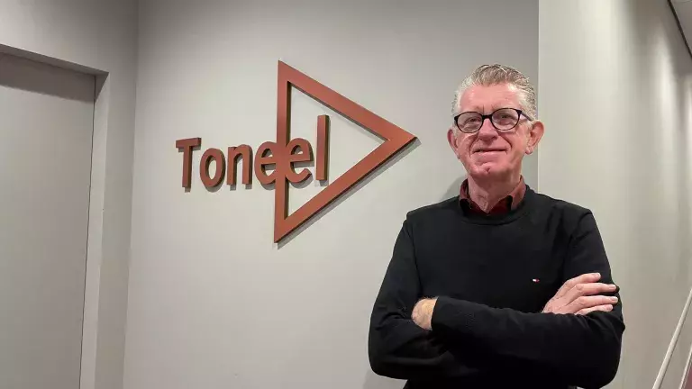 Bert Huiberts in de gang in het theater